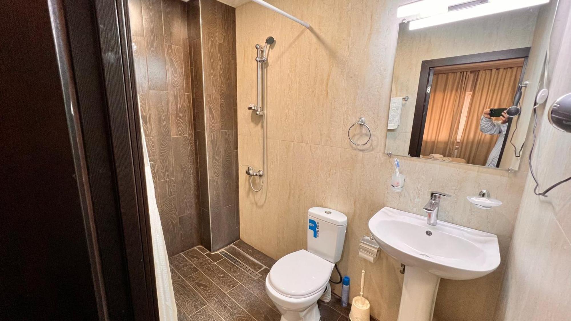 Elross Hotel Jerevan Eksteriør bilde